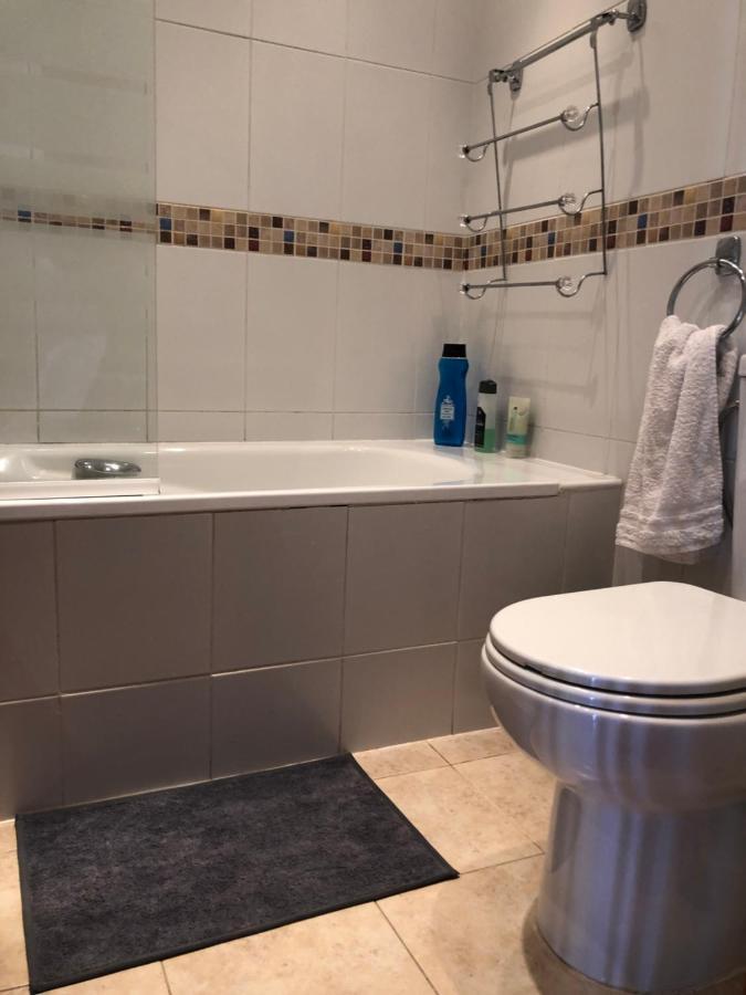 Charming 2 Bed Apartment Next To Cabopino Beach, Spain Marbella Zewnętrze zdjęcie